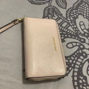 Michael Kors light pink wristlet